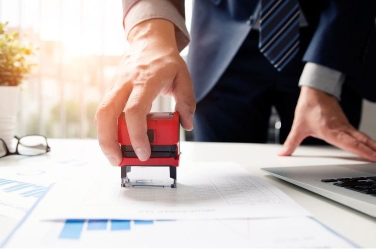 Thủ tục làm con dấu có biểu tượng, chữ nước ngoài, tên viết tắt và cấp giấy chứng nhận đã đăng ký mẫu dấu