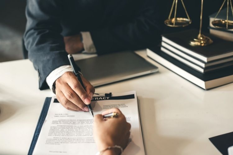 Hình thức và nội dung hợp đồng chuyển nhượng quyền sử dụng đất