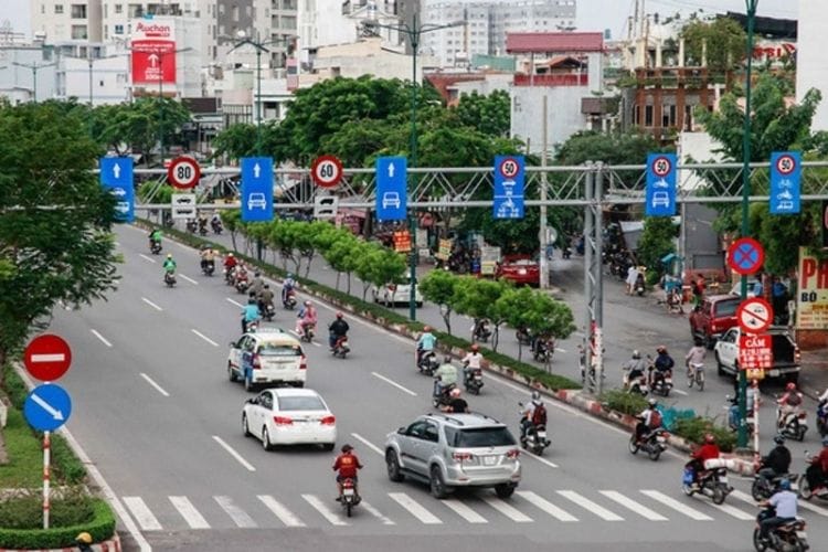 Mức phạt lỗi lấn làn, lấn tuyến mới nhất 4 Mức phạt lỗi lấn làn, lấn tuyến mới nhất