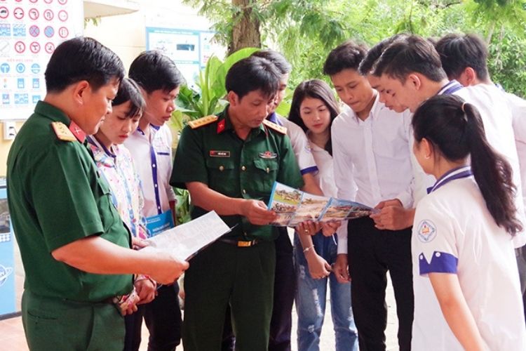 Xét lý lịch 3 đời vào quân đội gồm những ai?