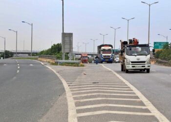 Lỗi đè vạch xương cá bị phạt bao nhiêu?