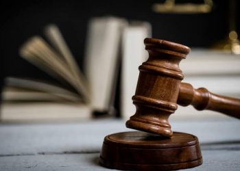 Ai có quyền yêu cầu thi hành án dân sự?