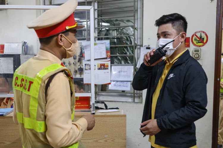 CSGT tuần tra, kiểm soát công khai kết hợp với hóa trang khi nào? 1 CSGT tuần tra, kiểm soát công khai kết hợp với hóa trang khi nào?