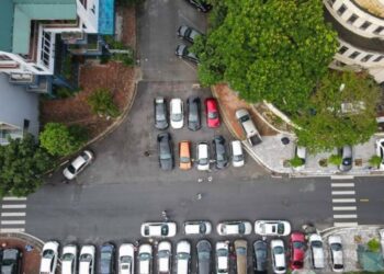 Dừng xe, đỗ xe tại vị trí nơi đường bộ giao nhau bị phạt bao nhiêu?