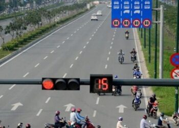 Lỗi không tuân thủ biển báo hiệu, vạch kẻ đường phạt bao nhiêu?