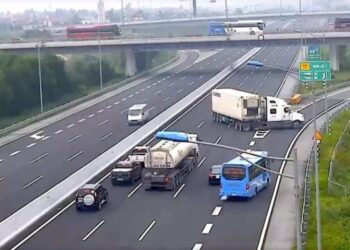 Mức phạt lỗi quay đầu xe trên đường cao tốc 2 Mức phạt lỗi quay đầu xe trên đường cao tốc