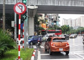 Rẽ trái tại nơi có biển báo cấm rẽ trái phạt bao nhiêu?